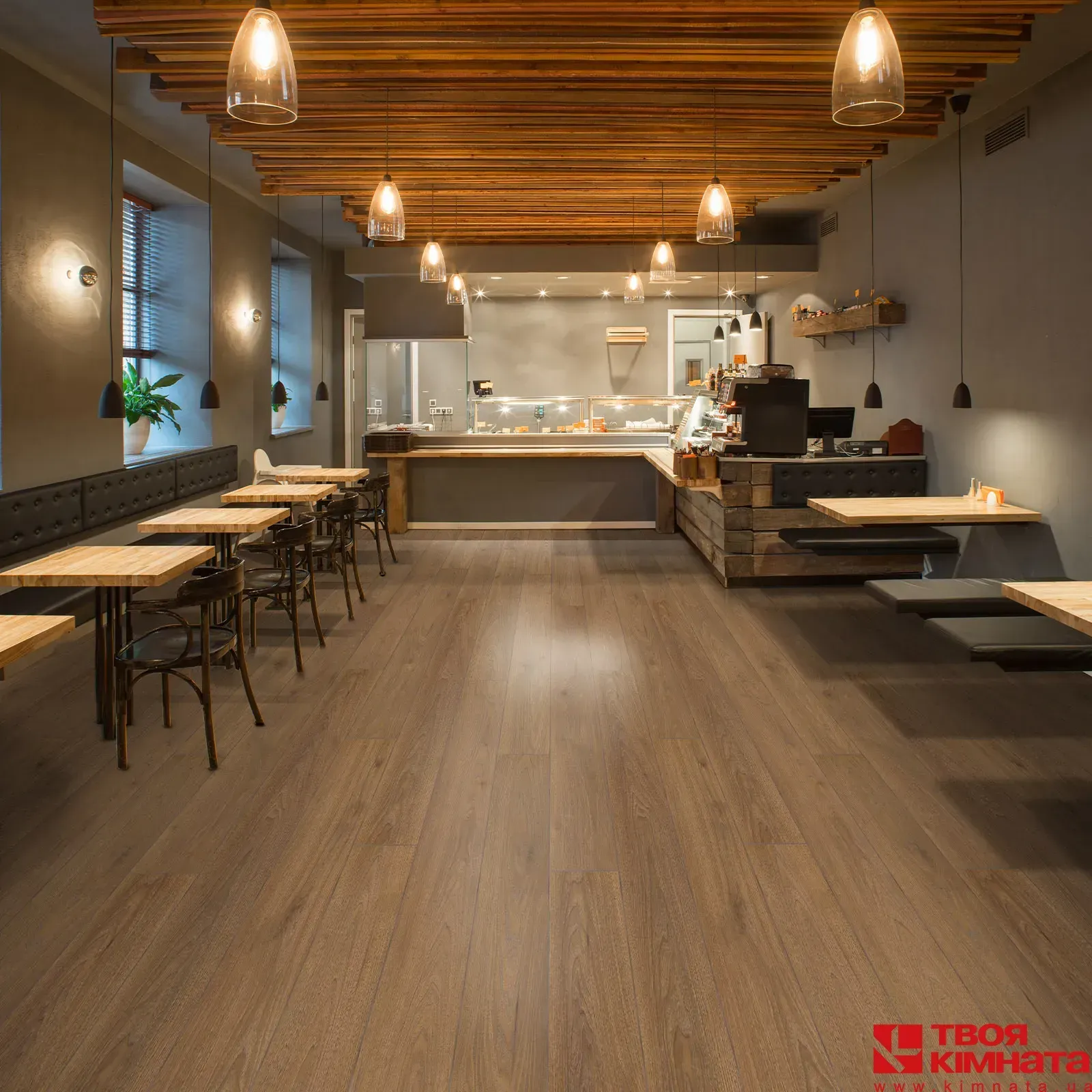 Ламінат на кухні: що буде, якщо пролити воду — експеримент, який здивував